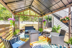 South Houston Townhome with Patio and Gas Grill!